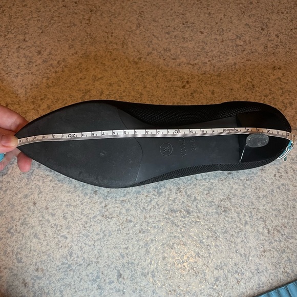 Vivaia pointed-Toe Kitten Heels (Scarlett) in Black - Picture 6 of 8